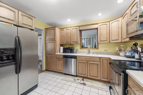 603 E 2nd St, Lockport, IL 60441 photo 5
