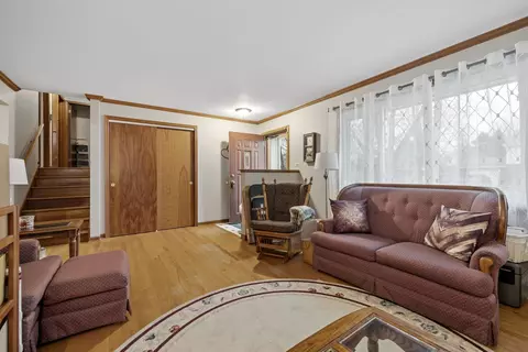 603 E 2nd St, Lockport, IL 60441 photo 2