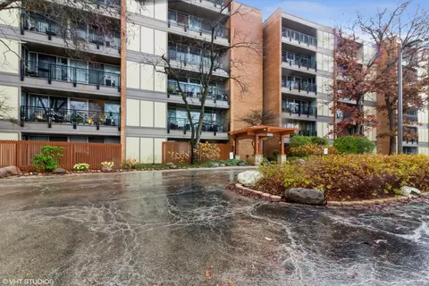 5950 Oakwood Dr #6H, Lisle, IL 60532