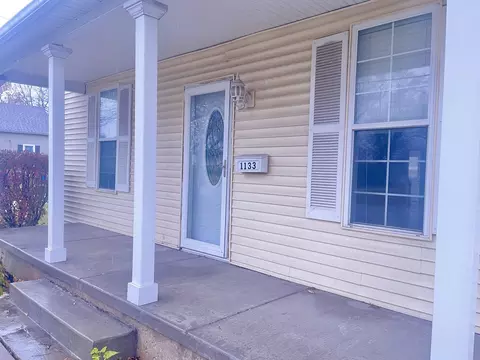1133 Plain St, Peru, IL 61354 photo 2