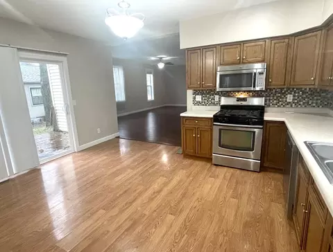 1133 Plain St, Peru, IL 61354 photo 4