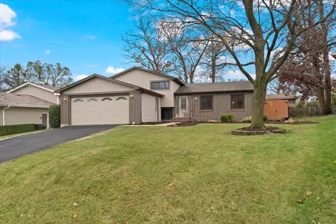 2417 Sunset Ln, Lindenhurst, IL 60046