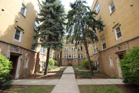 3921 W Addison St #2B, Chicago, IL 60618