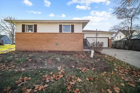 406 W Kelsey St, Bloomington, IL 61701