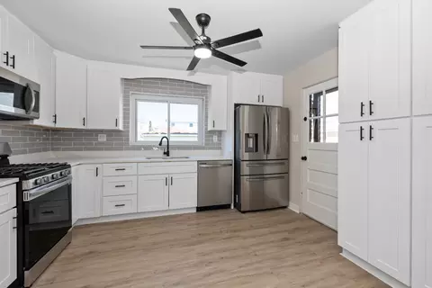 Kitchen - 4140 Custer Ave, Brookfield, IL 60513 photo 2 of 4