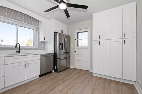 Kitchen - 4140 Custer Ave, Brookfield, IL 60513 photo 4 of 4