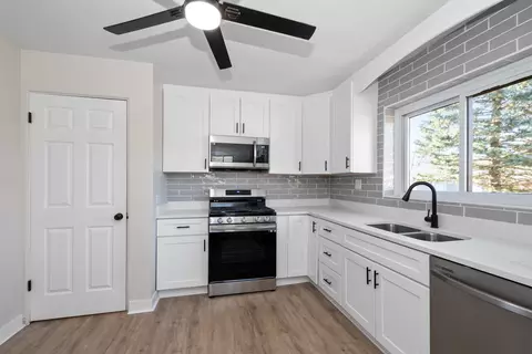 Kitchen - 4140 Custer Ave, Brookfield, IL 60513 photo 3 of 4