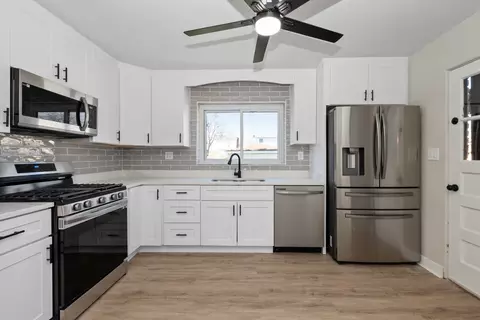 Kitchen - 4140 Custer Ave, Brookfield, IL 60513 photo 1 of 4
