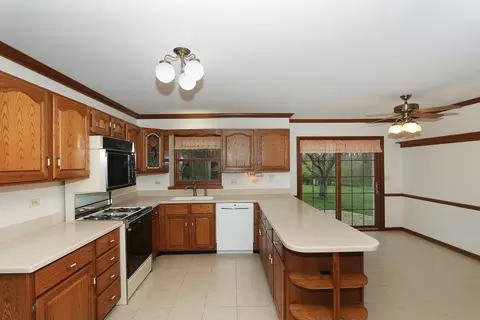 1410 Gaslight Dr, Algonquin, IL 60102 photo 11