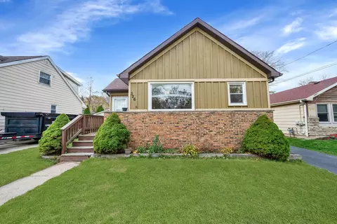 326 Sexauer Ave, Elgin, IL 60123