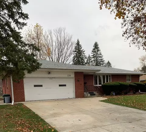1206 Campus Hills Blvd, Rockford, IL 61103