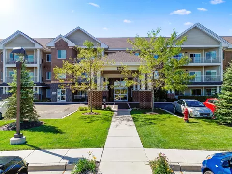 2220 Founders Dr #315, Northbrook, IL 60062