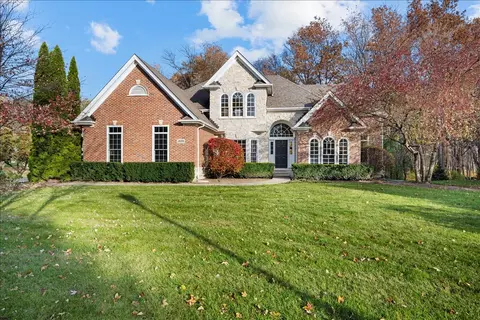 3608 Greenwood Ln, Saint Charles, IL 60175
