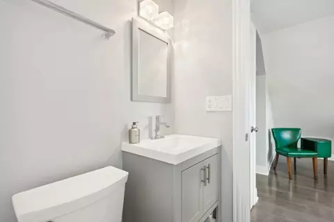 Bath - 1508 Wesley Ave, Berwyn, IL 60402 photo 6 of 6