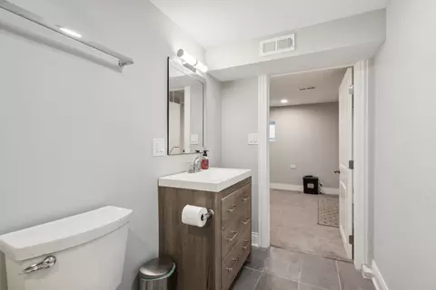 Bath - 1508 Wesley Ave, Berwyn, IL 60402 photo 4 of 6