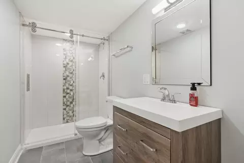 Bath - 1508 Wesley Ave, Berwyn, IL 60402 photo 3 of 6