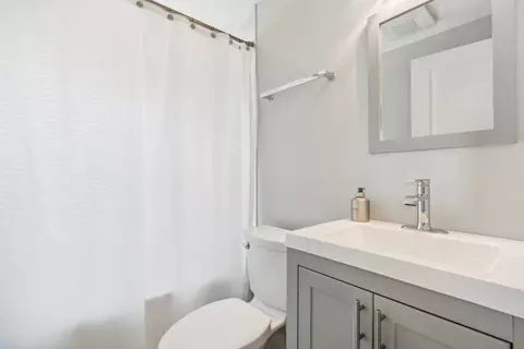 Bath - 1508 Wesley Ave, Berwyn, IL 60402 photo 5 of 6