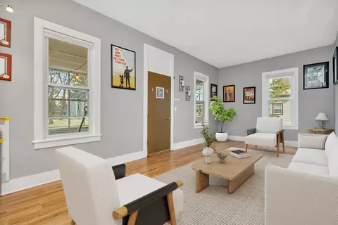 Living - 708 Congress St, Ottawa, IL 61350 photo 2 of 4