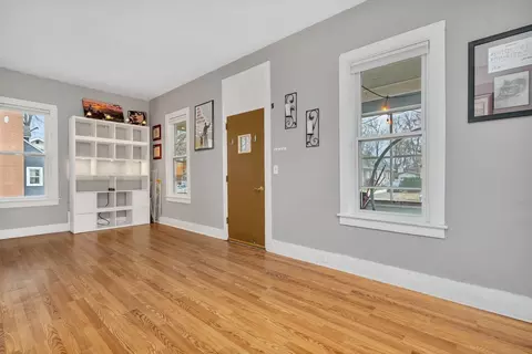 Living - 708 Congress St, Ottawa, IL 61350 photo 3 of 4