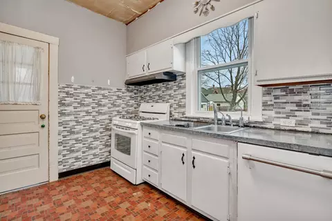 Kitchen - 708 Congress St, Ottawa, IL 61350 photo 3 of 5