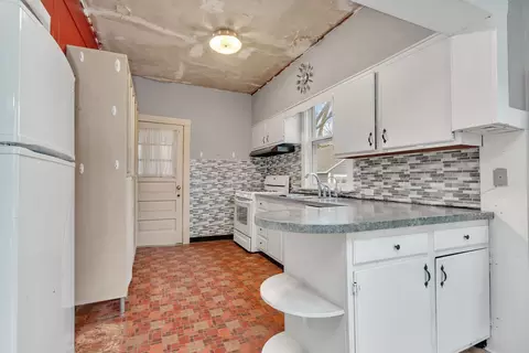 Kitchen - 708 Congress St, Ottawa, IL 61350 photo 4 of 5