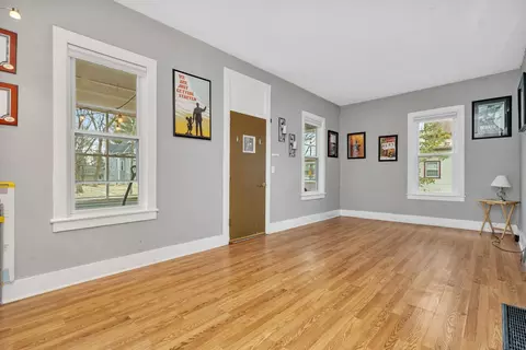 Living - 708 Congress St, Ottawa, IL 61350 photo 1 of 4