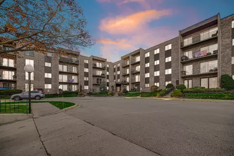 625 W Huntington Commons Rd #413, Mount Prospect, IL 60056