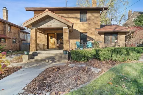 1904 E Oakland Ave, Bloomington, IL 61701