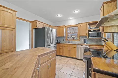 1904 E Oakland Ave, Bloomington, IL 61701 photo 11