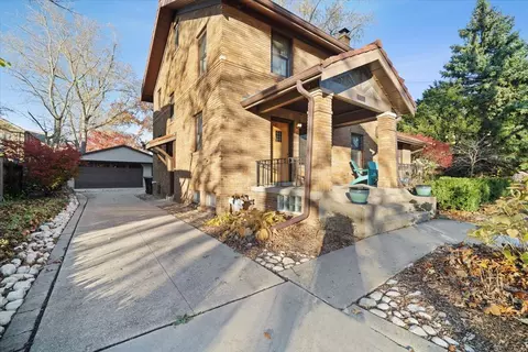1904 E Oakland Ave, Bloomington, IL 61701 photo 2