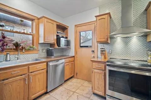 1904 E Oakland Ave, Bloomington, IL 61701 photo 14
