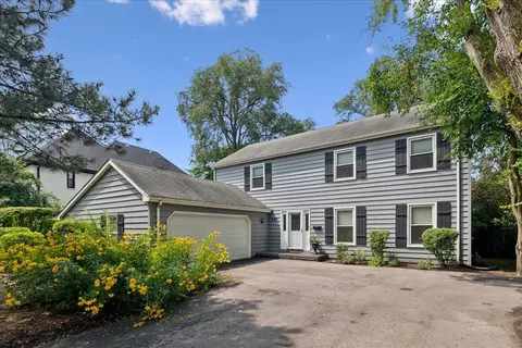 420 Locust Pl, Deerfield, IL 60015