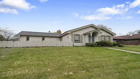 1247 Roxbury Rd, Rockford, IL 61107