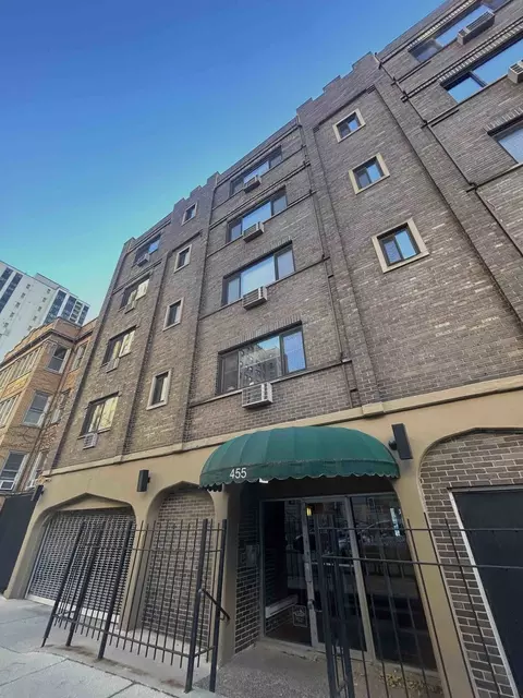 455 W Saint James Pl #504, Chicago, IL 60614