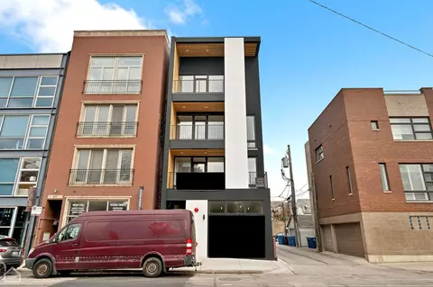 2115 N Damen Ave #3W, Chicago, IL 60647
