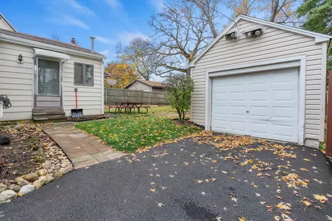 Exterior - 330 Mcclure Ave, Elgin, IL 60123 photo 4 of 6