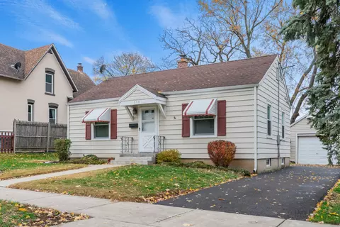 330 Mcclure Ave, Elgin, IL 60123