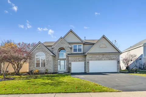 718 N Overlook Trl, Round Lake, IL 60073