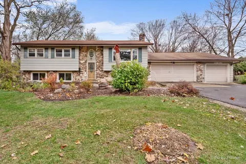 851 Hemlock Dr, Sleepy Hollow, IL 60118