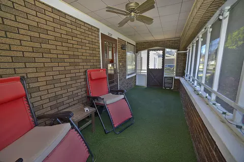 Exterior - 1237 Illinois Ave, Ottawa, IL 61350 photo 2 of 5