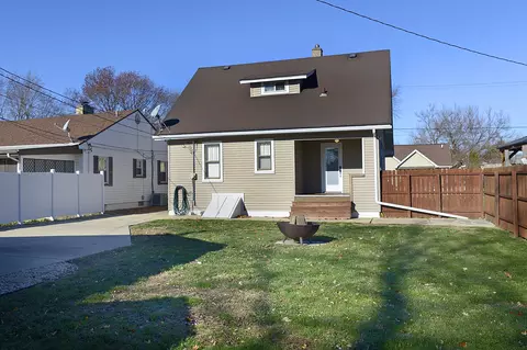 Exterior - 1237 Illinois Ave, Ottawa, IL 61350 photo 4 of 5