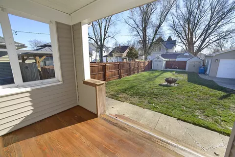 Exterior - 1237 Illinois Ave, Ottawa, IL 61350 photo 3 of 5