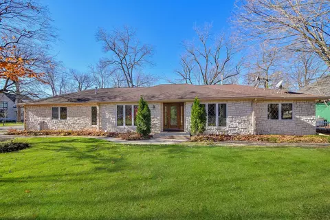 721 Woodlawn Ave, Naperville, IL 60540