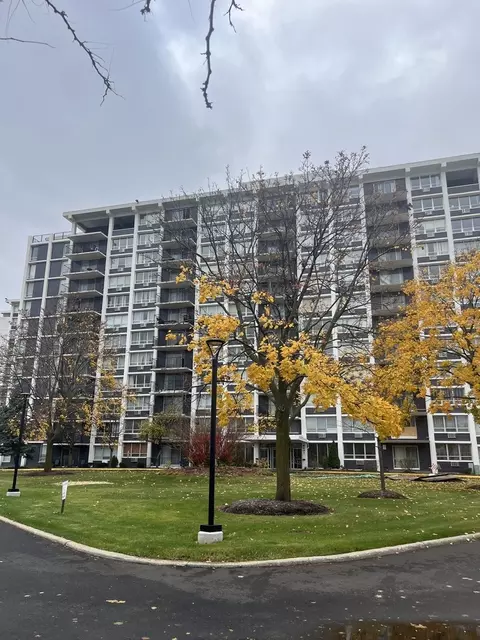 8801 Golf Rd #4D, Niles, IL 60714