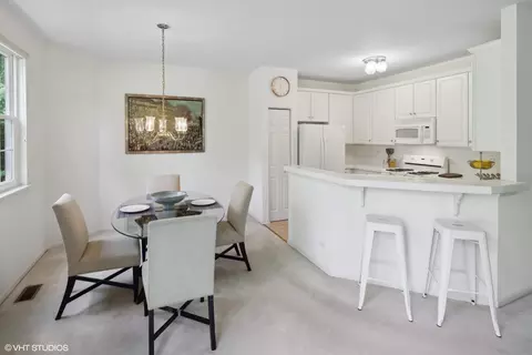 Dining - 236 Gull Island St, Willowbrook, IL 60527 photo 2 of 2