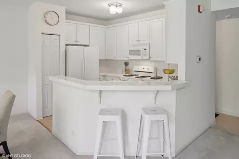 Kitchen - 236 Gull Island St, Willowbrook, IL 60527 photo 1 of 3