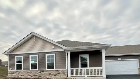 1093 Williamsburg St, Pingree Grove, IL 60140