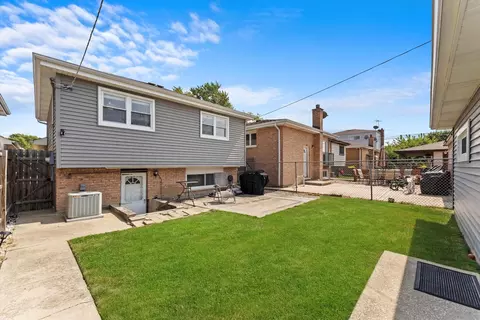 Exterior - 7538 S Lorel Ave, Burbank, IL 60459 photo 1 of 3