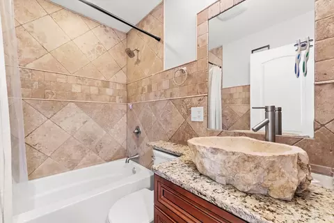 Bath - 7538 S Lorel Ave, Burbank, IL 60459 photo 1 of 3