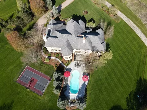 27801 Hawks Nest Cir, Lake Barrington, IL 60010